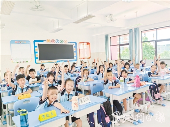臺城二小林榮源校區(qū)迎來兩個班級的一年級新生。