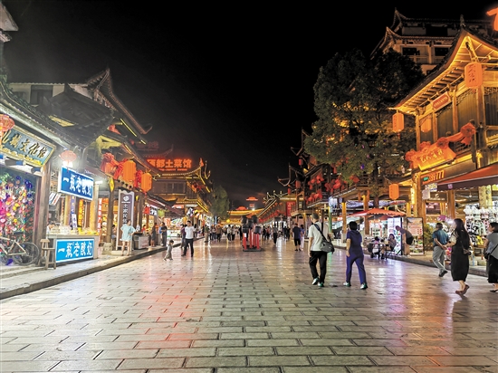 恩施土家女兒城充滿歷史與文化底蘊(yùn)。