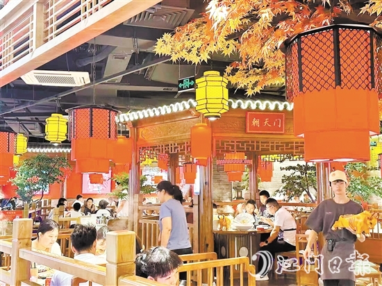 國慶期間江海區(qū)餐飲店人氣旺。受訪者供圖
