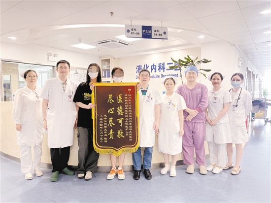 患者送來錦旗。