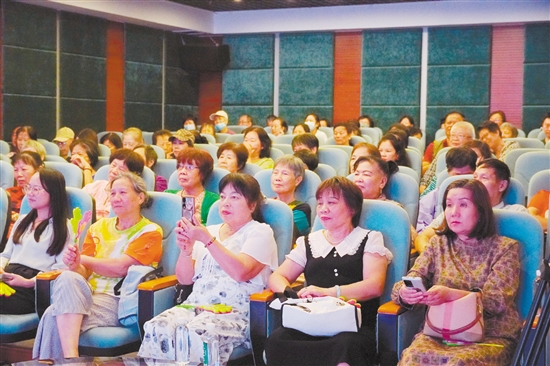 分享會(huì)上，旅游愛(ài)好者齊聚一堂。