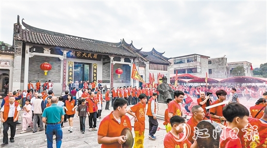 2024年首屆羅氏貴系良溪薈活動(dòng)現(xiàn)場(chǎng)人聲鼎沸，洋溢著團(tuán)聚的喜慶。