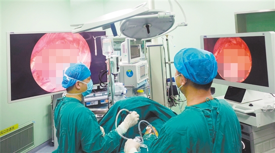 如果肺結節(jié)有惡性征象或持續(xù)增大，手術切除結節(jié)活檢是首選治療方法。