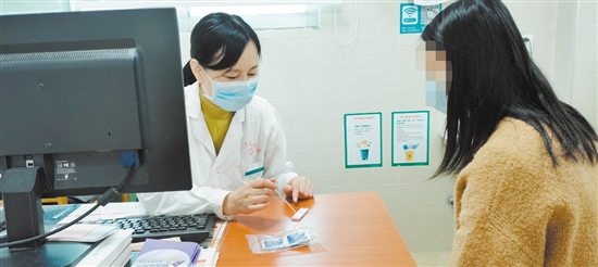 發(fā)生高危性行為后，應(yīng)及時(shí)到醫(yī)院咨詢和檢測(cè)。