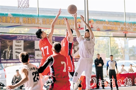 球員在賽事收官戰(zhàn)中拼盡全力、賽出風采。