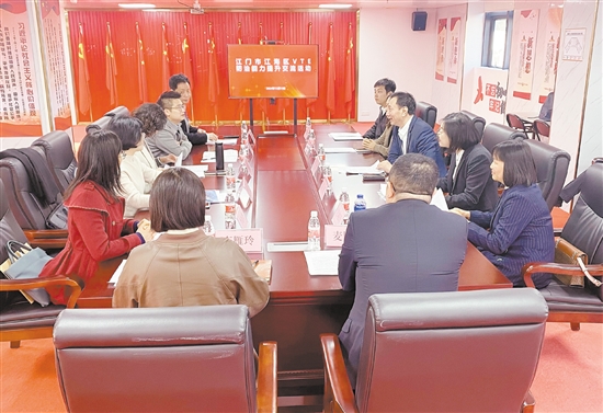 與會者進(jìn)行深入交流。