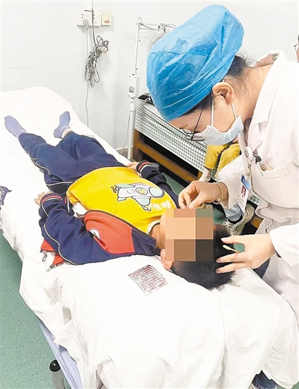 中醫(yī)康復(fù)特色夜間門(mén)診為患者提供高效服務(wù)。