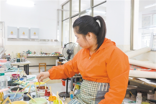 為達(dá)到最佳效果，調(diào)配一個顏色通常要2個小時。