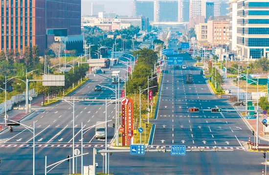 江海區(qū)交通路網(wǎng)逐漸完善，為經(jīng)濟(jì)發(fā)展注入澎湃動(dòng)力。