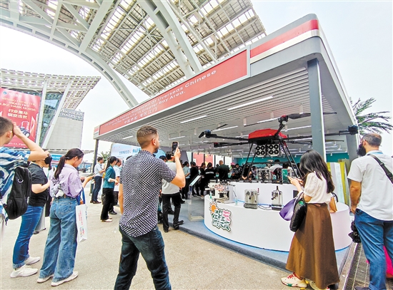 江海企業(yè)智聯(lián)航空登上第135屆廣交會(huì)舞臺(tái)。