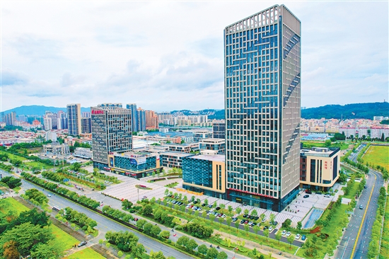 江海區(qū)在市“科技杯”創(chuàng)新創(chuàng)業(yè)大賽上，連續(xù)三年摘得唯一最高獎(jiǎng)項(xiàng)。