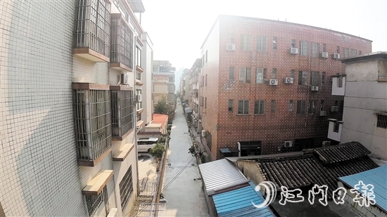 新昌明渠改造工程完成后，明渠兩側(cè)的人居環(huán)境得到明顯改善。