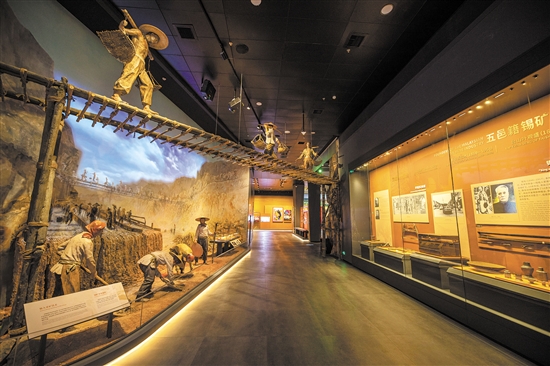 中國(guó)僑都華僑華人博物館展示了江門(mén)籍華僑華人遠(yuǎn)渡重洋赴外謀生創(chuàng)業(yè)、回報(bào)家鄉(xiāng)的完整歷史。黎禹君