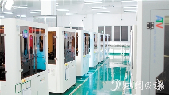 鈞崴電子科技股份有限公司生產(chǎn)車間。