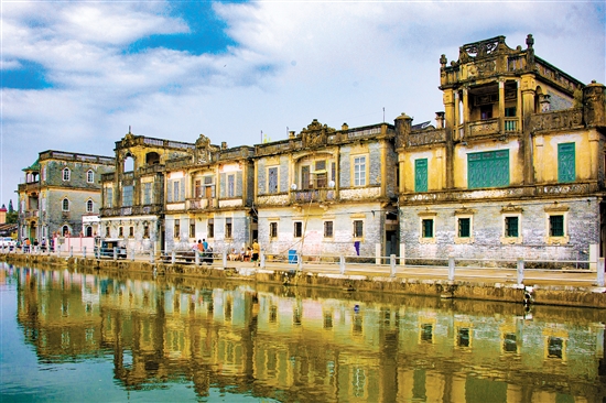 白沙鎮(zhèn)墨林村倒映水中，美麗如畫。