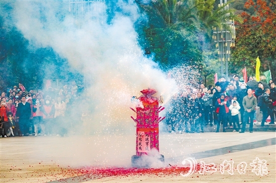 搶花炮活動人氣十足。劉淑君