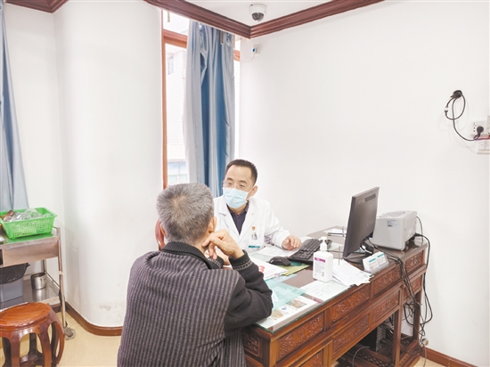 中醫(yī)運用望聞問切進(jìn)行診療。