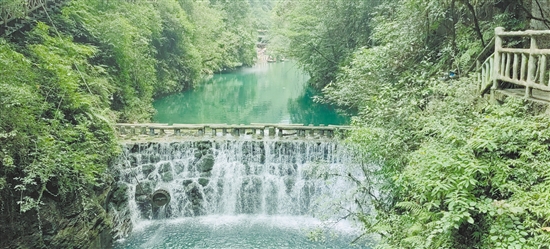 恩施大峽谷以其震撼人心的自然景觀和豐富的喀斯特地貌著稱于世。