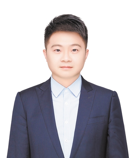 江門市青年企業(yè)家聯(lián)合會(huì)常務(wù)副會(huì)長(zhǎng)、江門市長(zhǎng)河化工實(shí)業(yè)集團(tuán)有限公司總經(jīng)理趙立衡