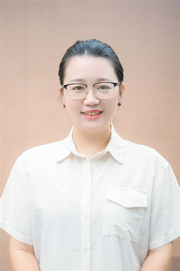 海外歸國創(chuàng)業(yè)華人青年、草坪里祠唐咖啡