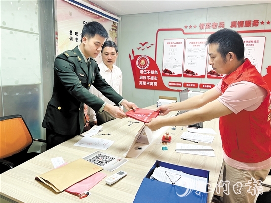 臺山市退役軍人事務(wù)局為退役軍人提供“一站式”辦理服務(wù)。