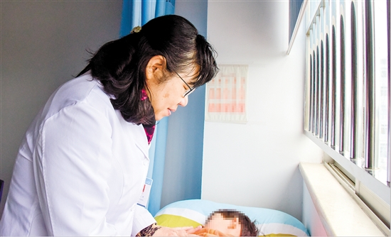 在江門市中心醫(yī)院醫(yī)務(wù)人員的精心照料下，患者病情逐漸好轉(zhuǎn)。