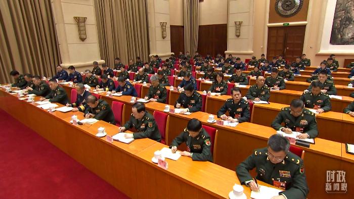 △2025年3月7日，解放軍和武警部隊(duì)代表團(tuán)全體會(huì)議現(xiàn)場(chǎng)。