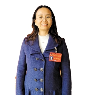 開平市政協(xié)委員、沙岡初級中學(xué)副校長關(guān)艷梨