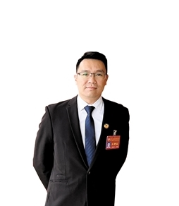 開平市政協(xié)委員、民盟開平市委員會專職副主委張偉津