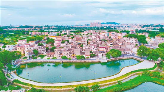 霄南村的鮮卑文化、甘和茶、青磚屋等文化特色及良好的村容村貌是其得天獨厚的文旅資源。