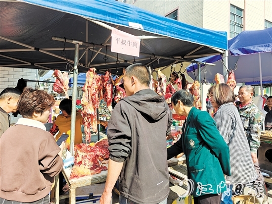 那吉鎮(zhèn)舉辦圩日活動，有效推動“圩日經(jīng)濟(jì)”發(fā)展。