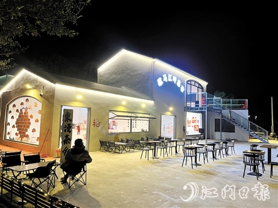 歇馬江畔集市由村集體廢舊物業(yè)改建而成，成為村中的“打卡點”。