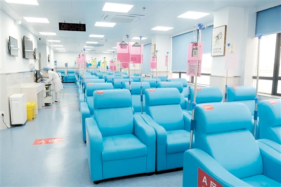 升級改造后的江門市中心醫(yī)院日間化療中心煥然一新。