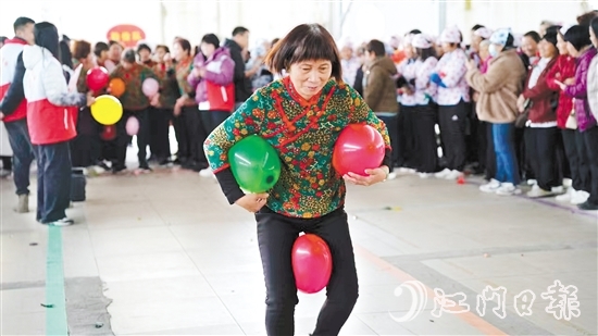 漁工姐妹熱情高漲，全身心投入到比賽中。