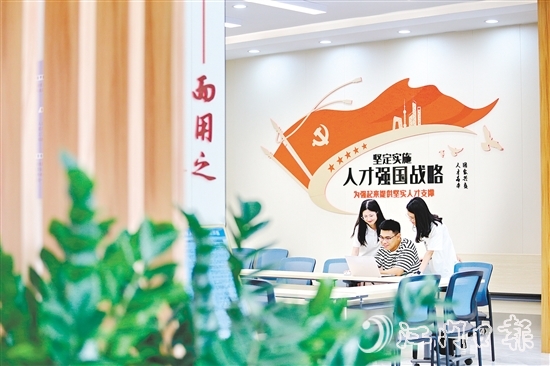 專員一對一服務鶴山籍大學應屆畢業(yè)生。