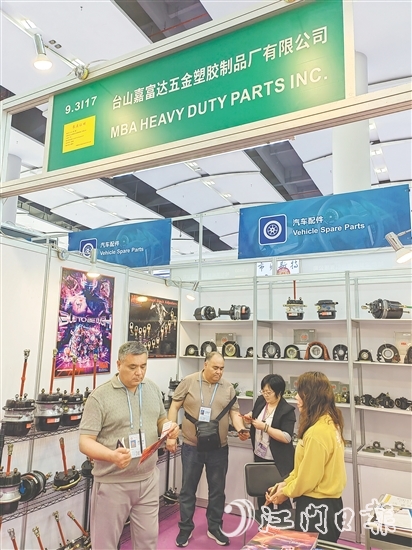 臺山參展企業(yè)依然堅定外貿(mào)信心，以飽滿的精神狀態(tài)在廣交會拓市場、抓訂單。