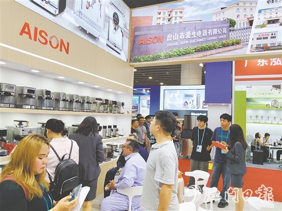 來自臺山的23家企業(yè)相繼亮相第137屆廣交會，在42個展位展示“臺山制造”實力。