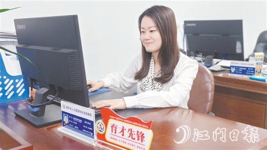 “人社先鋒”亮牌，發(fā)揮示范效應(yīng)。