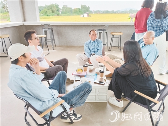 經(jīng)過(guò)修葺的謝永寬故居不僅在庭院設(shè)計(jì)上融入紅色文創(chuàng)元素，還在周邊創(chuàng)新引入稻田咖啡館業(yè)態(tài)。