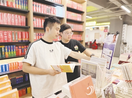 臺山市推動全民閱讀，促進閱讀空間遍地開花，讓書香氛圍日益濃厚。