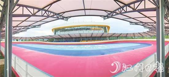 體育公園板塊內(nèi)設(shè)高標(biāo)準(zhǔn)200米輪滑場(chǎng)、1200平方米碗池滑板場(chǎng)、1500平方米街式滑板場(chǎng)，均達(dá)到國(guó)家級(jí)輪滑和滑板項(xiàng)目比賽場(chǎng)地標(biāo)準(zhǔn)。