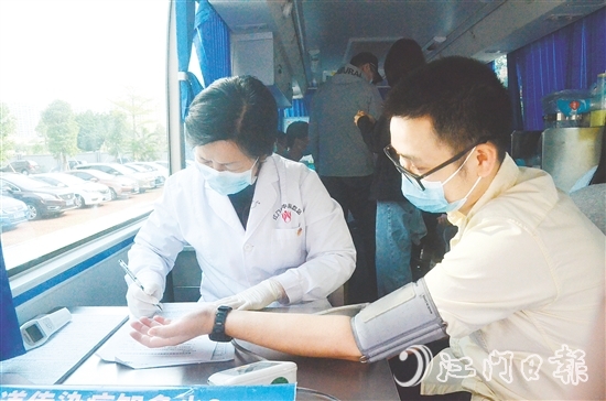 江門青年積極參與無償獻(xiàn)血。