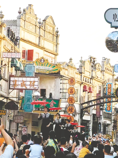 赤坎華僑古鎮(zhèn)游人如織。