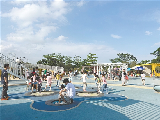 新會(huì)兒童公園成為熱門(mén)親子游目的地。