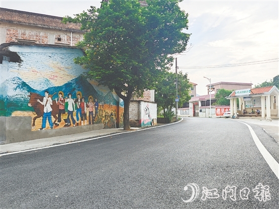 粉洞村升級改造村道，進一步優(yōu)化村莊人居環(huán)境。