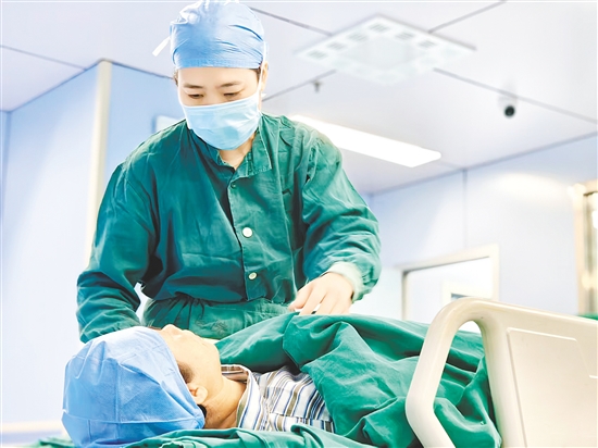 手術(shù)室副主任護(hù)師李春華 手術(shù)室副主任護(hù)師李春華