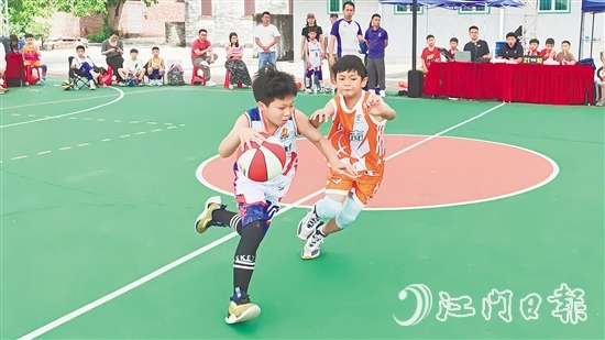 比賽現(xiàn)場上演精彩對決。