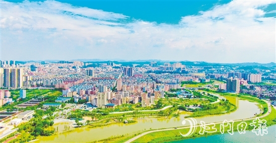 沙坪河岸，一幅“水清岸綠，鳥(niǎo)語(yǔ)花香”的小微濕地美麗畫(huà)卷映入眼簾。