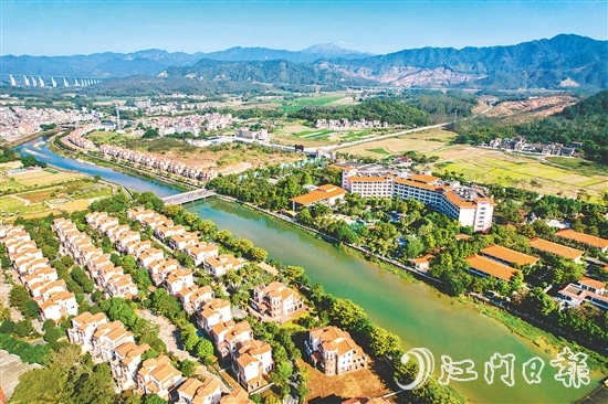 大田鎮(zhèn)東南村坐擁兩大溫泉景區(qū)，環(huán)境優(yōu)美，區(qū)位優(yōu)勢(shì)顯著。