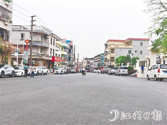 迎龍東路的改造極大地改善了當(dāng)?shù)厝罕姷某鲂袟l件。